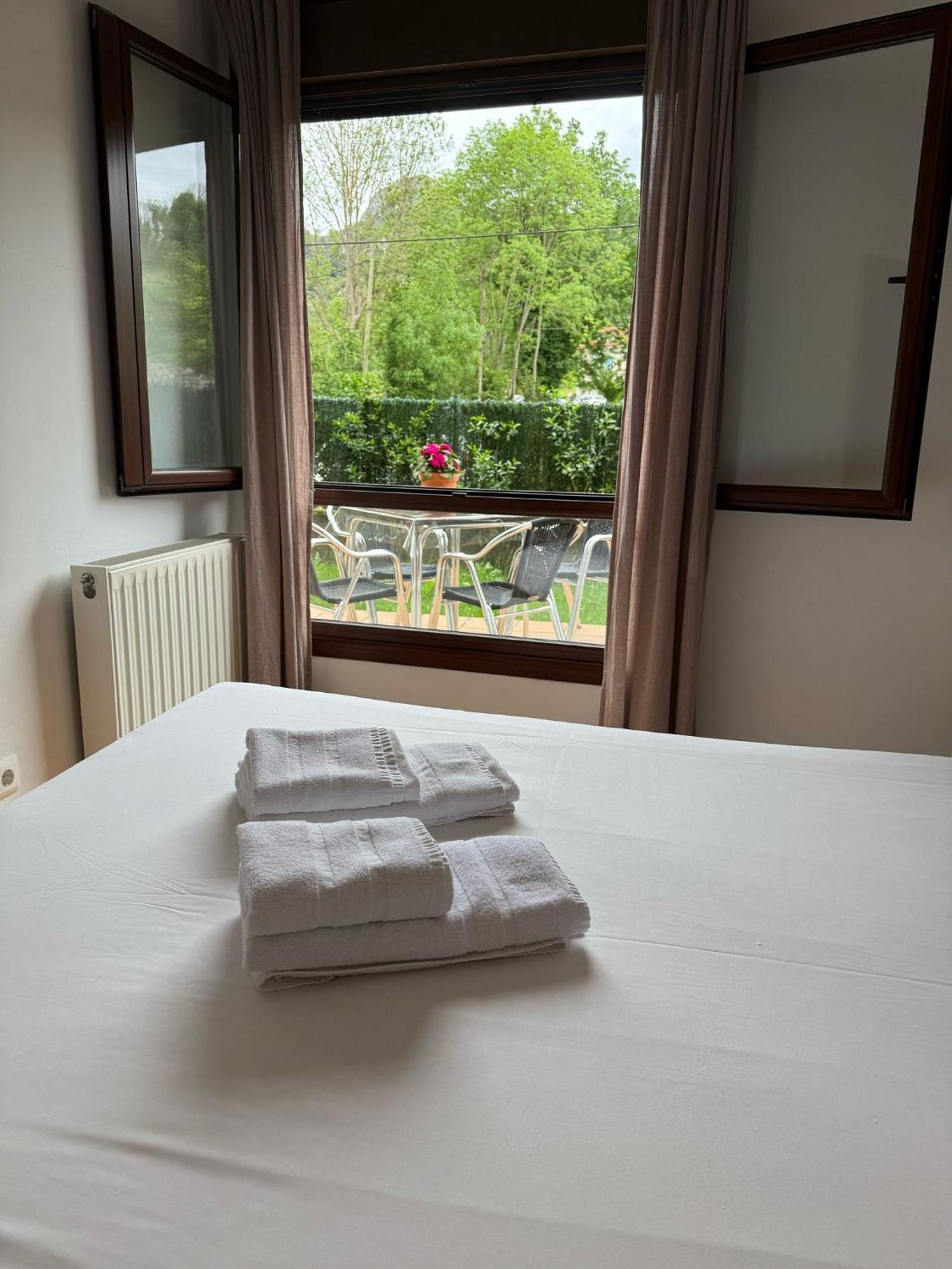 Apartamentos El Caxigu Arenas De Cabrales Exteriör bild